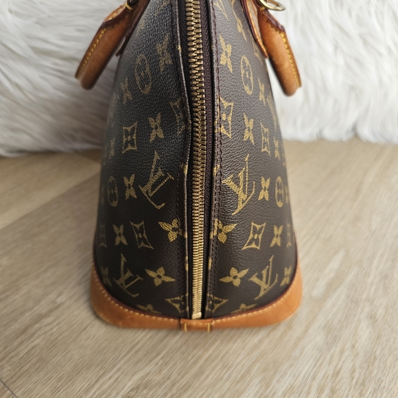 SOLD 🔥🔥Authentic Louis Vuitton Alma PM - Picture 6 of 17